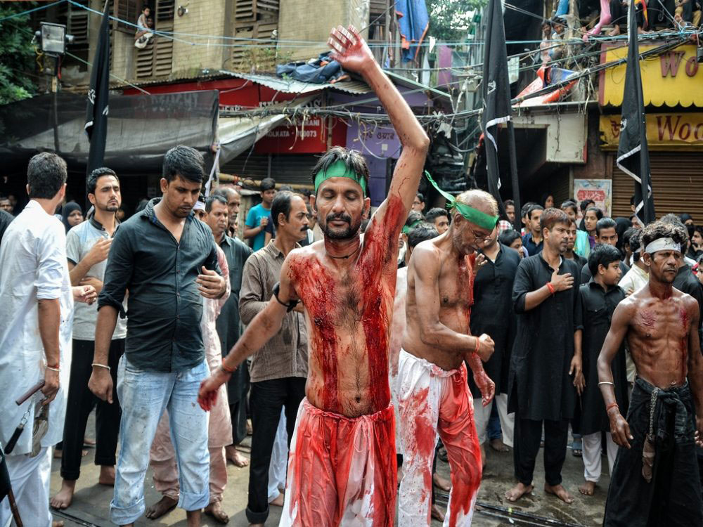 The act of mourning; Kolkata, India - Oct 2016